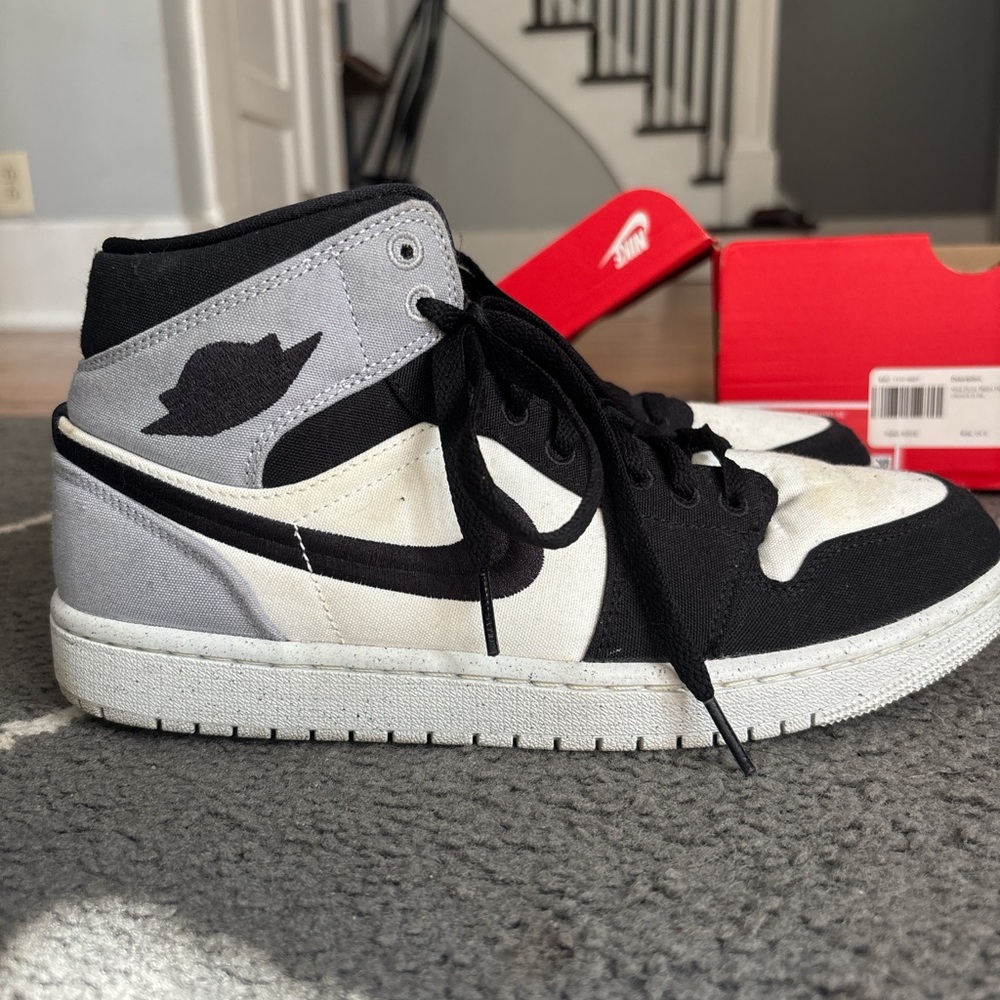 Jordan Women's Sneakers Black and Gray